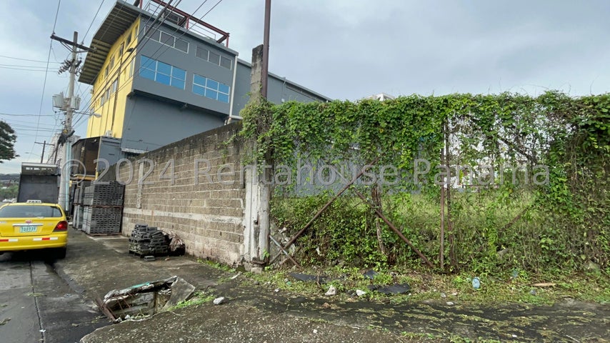 Commercial Lot - Lote Comercial en Av Ricardo J Alfaro